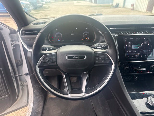 Used 2022 Jeep Grand Cherokee Altitude AWD/4WD image 13