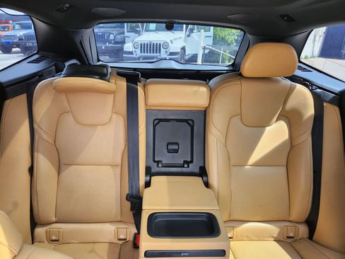 Used 2019 Volvo XC60 T5 Inscription w/ Protection Package Premier image 17