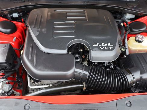 Used 2016 Dodge Charger SXT w/ Navigation & Travel Group image 10