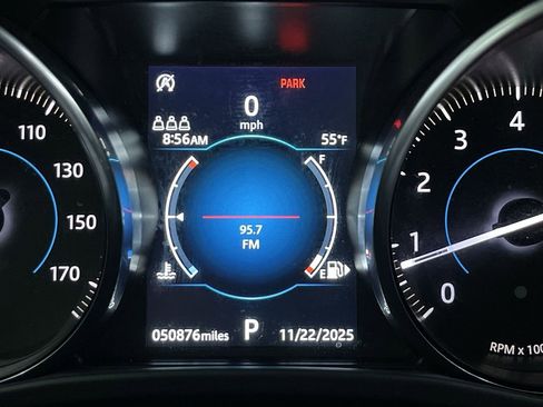 Used 2019 Jaguar F-PACE Premium image 19