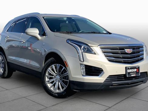 Used 2017 Cadillac XT5 Luxury w/ Driver Awareness Package FWD image 3