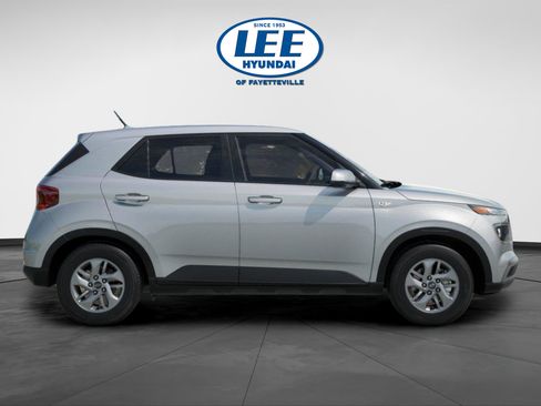 Certified 2026 Hyundai Venue SE FWD image 2