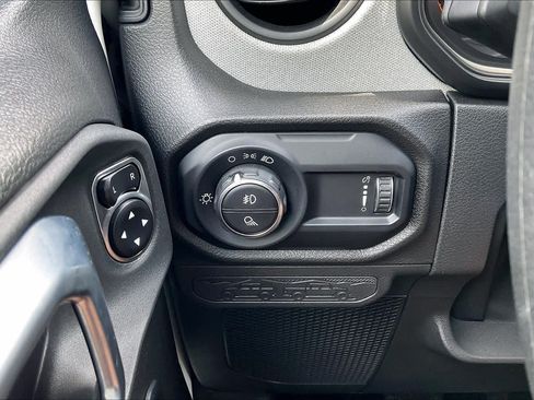 Used 2024 Jeep Gladiator Sport AWD/4WD image 32