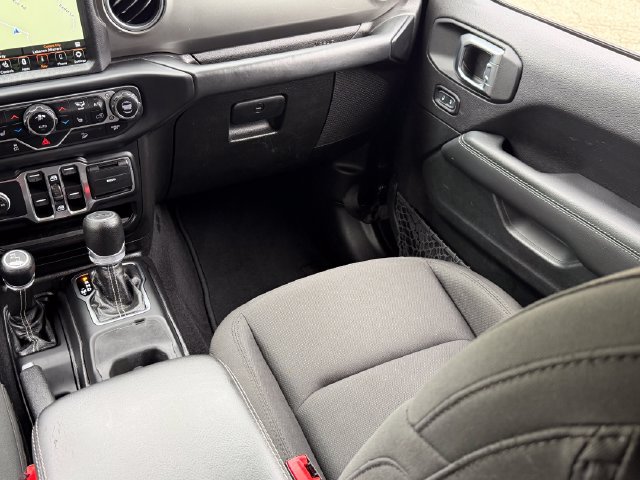 Used 2019 Jeep Wrangler Unlimited Sahara AWD/4WD image 14