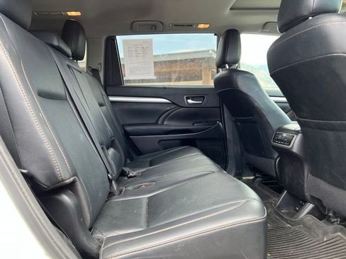 Used 2019 Toyota Highlander XLE AWD/4WD image 16