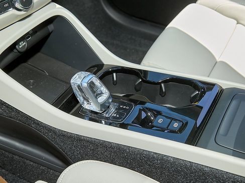 New 2025 Volvo XC40 B5 Plus w/ Protection Package Premier image 15