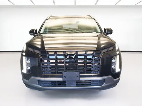 Used 2023 Hyundai Palisade Limited FWD image 2