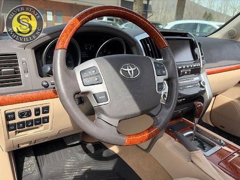 Used 2013 Toyota Land Cruiser image 24