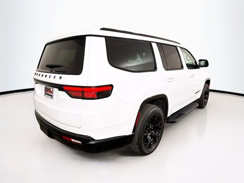 Used 2023 Jeep Wagoneer Series II image 16