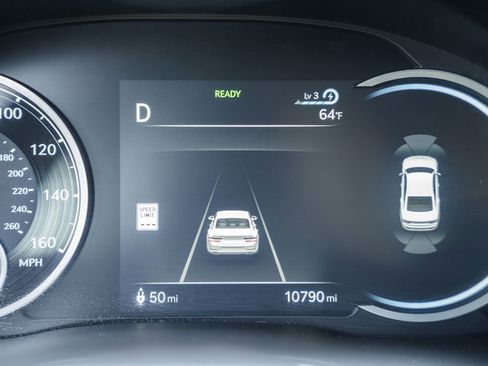 Used 2024 Genesis G80 image 38