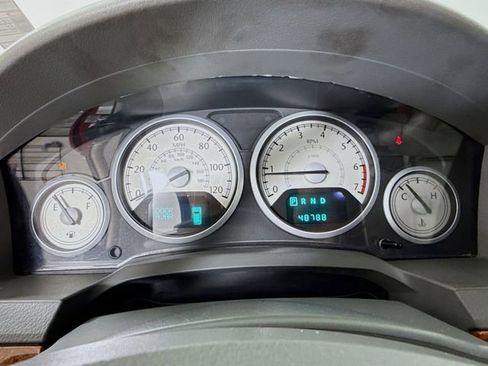 Used 2008 Chrysler Town & Country Touring image 15