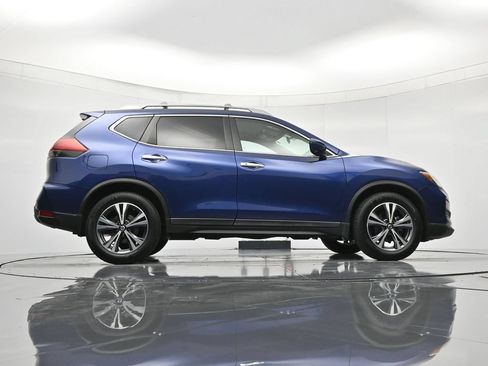 Used 2019 Nissan Rogue SV w/ Premium Package FWD image 39