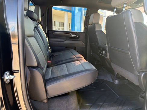 Used 2024 Chevrolet Silverado 2500 ZR2 w/ Technology Package image 17