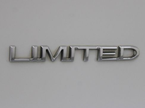 Used 2018 Chrysler Pacifica Limited w/ Advanced Safetytec Group FWD image 48