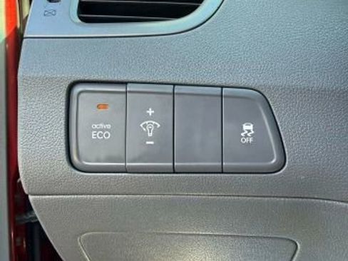 Used 2015 Hyundai Elantra SE image 15