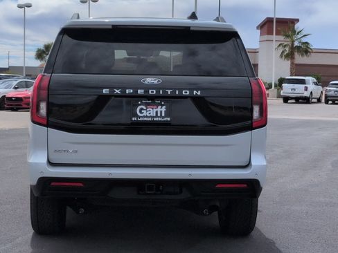 Used 2025 Ford Expedition Active AWD/4WD image 4