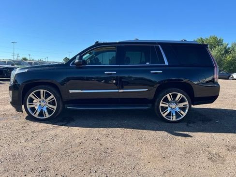 Used 2015 Cadillac Escalade Luxury AWD/4WD image 2