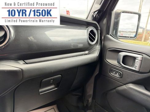 Used 2020 Jeep Wrangler Unlimited Sahara image 23