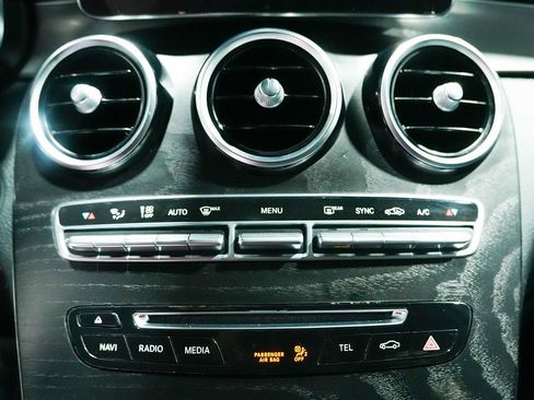 Used 2019 Mercedes-Benz GLC 300 4MATIC image 16