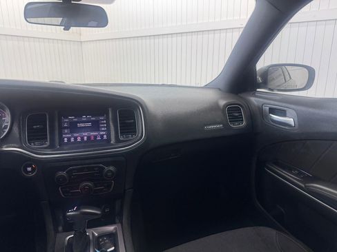 Used 2019 Dodge Charger SXT RWD image 16