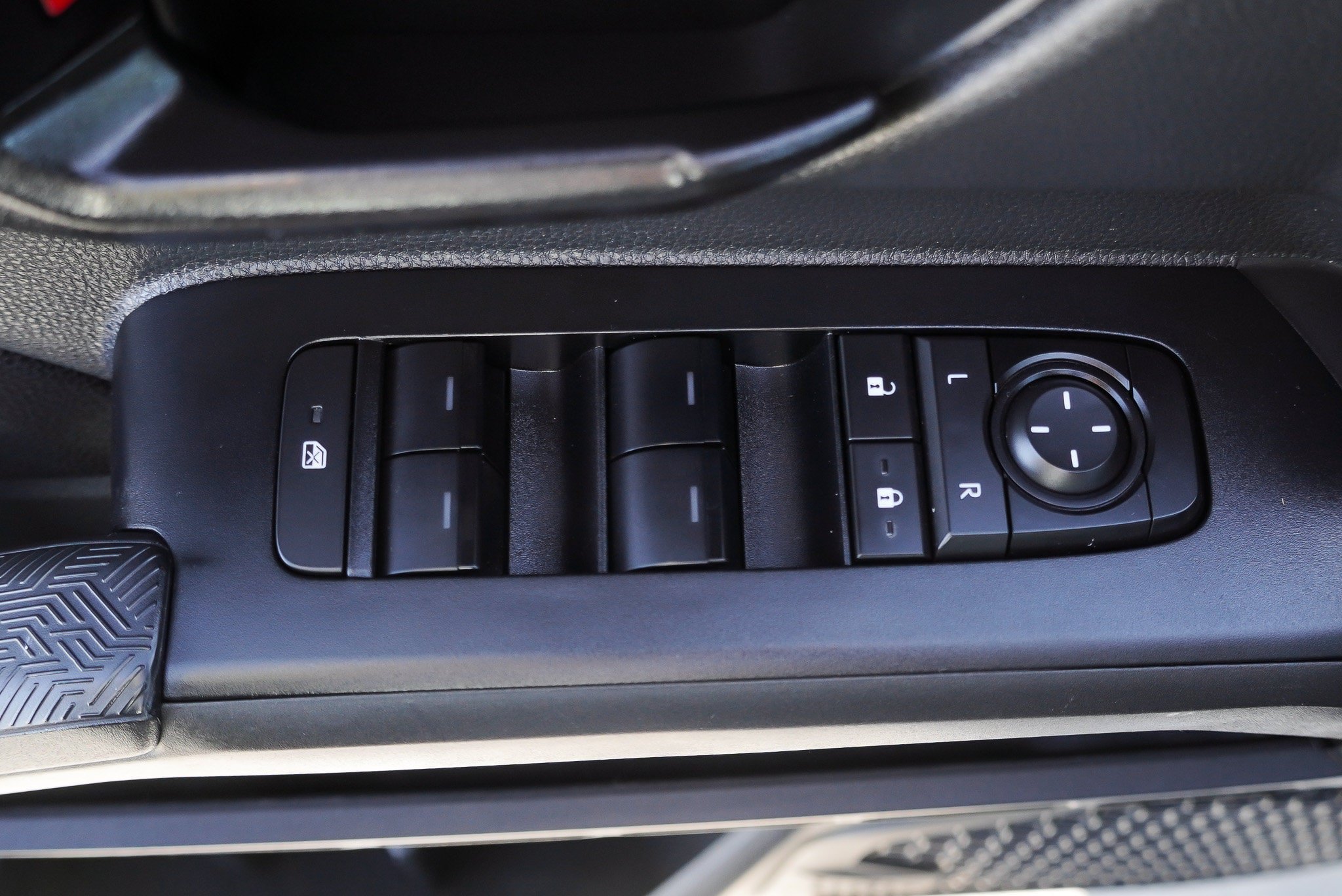 Certified 2024 Toyota Tacoma SR5 AWD/4WD image 19