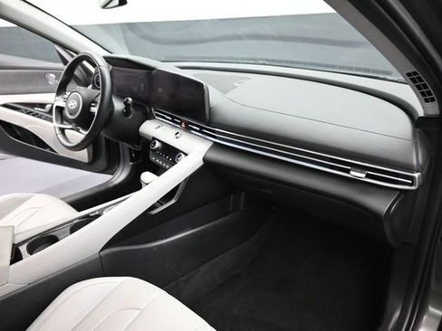 Used 2024 Hyundai Elantra Limited FWD image 25