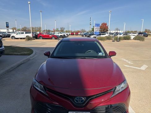 Used 2020 Toyota Camry LE image 7