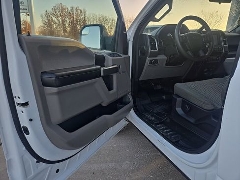 Used 2015 Ford F150 XLT image 32