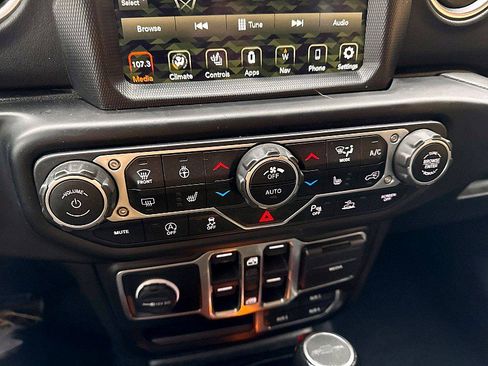 Used 2020 Jeep Gladiator Overland w/ Uconnect 4C Nav & Sound Group image 15