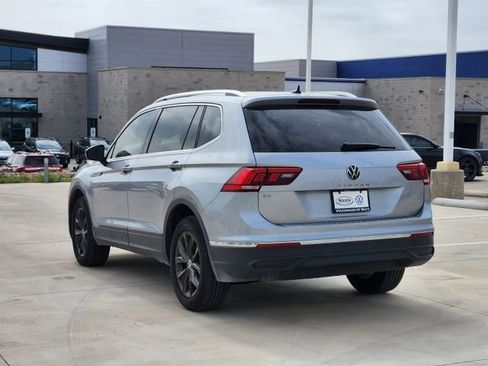 New 2024 Volkswagen Tiguan SE image 3