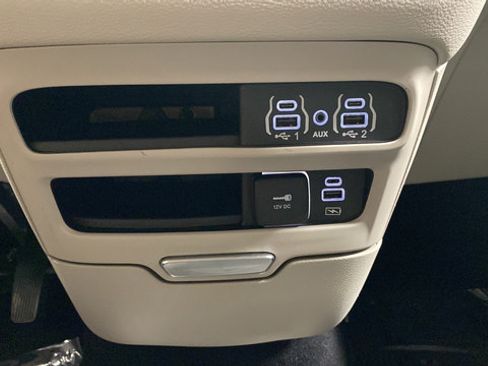 Used 2022 Chrysler Pacifica Touring-L FWD image 19