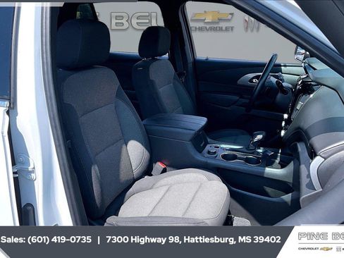 Used 2023 Chevrolet Traverse LT FWD image 6