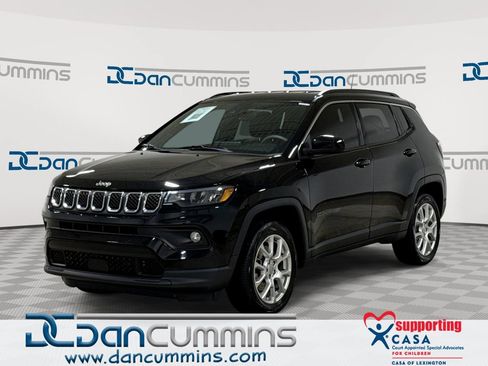 Used 2023 Jeep Compass Latitude AWD/4WD image 1