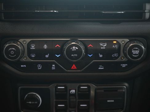 Used 2024 Jeep Wrangler Unlimited Sport AWD/4WD image 19