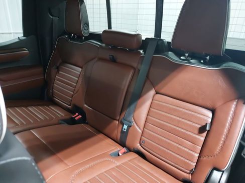 Used 2023 GMC Sierra 1500 Denali Ultimate image 13