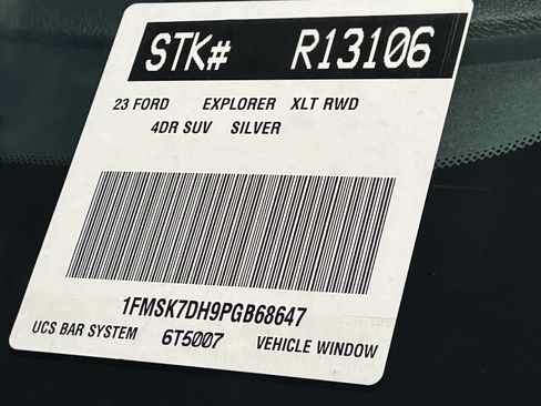 Used 2023 Ford Explorer XLT w/ Equipment Group 202A RWD image 31