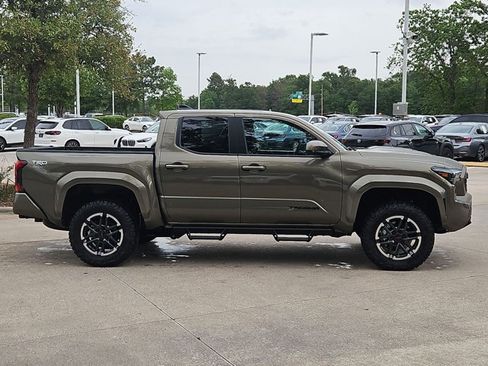 Used 2025 Toyota Tacoma TRD Sport image 4