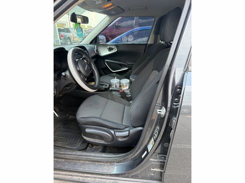 Used 2022 Kia Soul LX FWD image 7