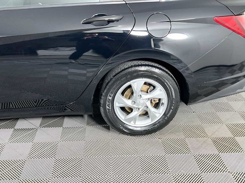 Certified 2023 Hyundai Elantra SE image 30