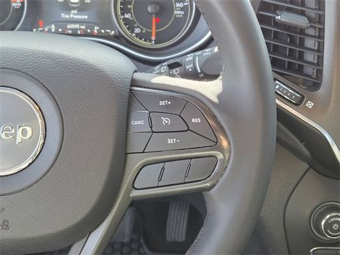 Used 2020 Jeep Cherokee Trailhawk w/ Comfort/Convenience Group image 18