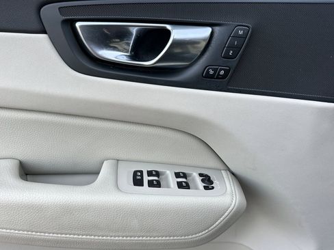 Used 2019 Volvo XC60 T6 Momentum w/ Premium Package image 10