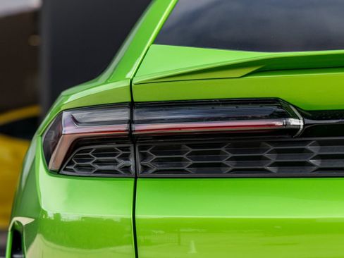 Used 2025 Lamborghini Urus SE image 12