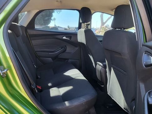 Used 2018 Ford Focus SE w/ SE Appearance Package image 19