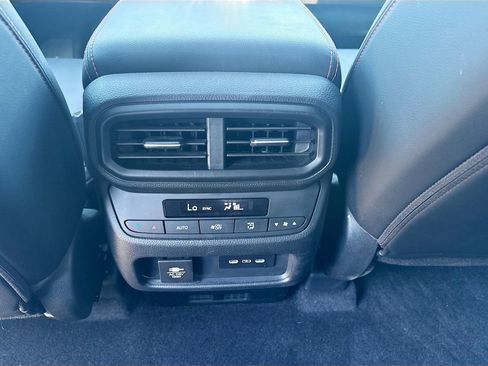 Used 2025 Honda Pilot TrailSport image 25