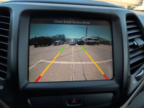 Used 2016 Jeep Cherokee Latitude w/ Cold Weather Group image 29