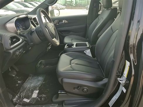 New 2026 Chrysler Pacifica Select image 24