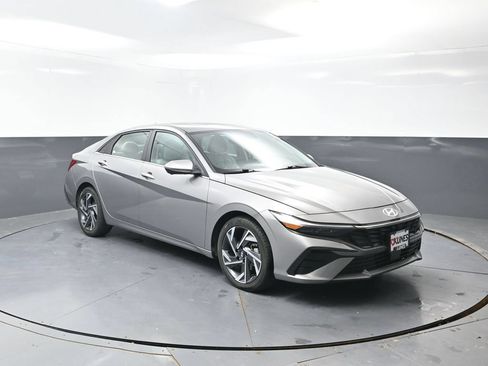 Used 2024 Hyundai Elantra Limited FWD image 5
