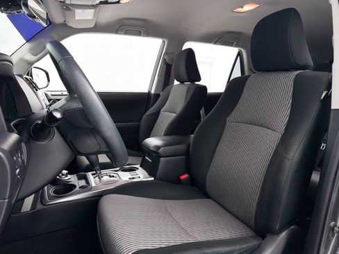 Used 2020 Toyota 4Runner SR5 AWD/4WD image 17