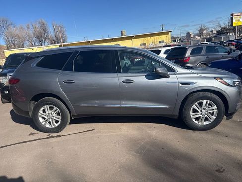 Used 2020 Buick Enclave Essence image 3