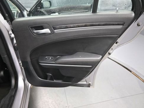 Used 2017 Chrysler 300 C image 16